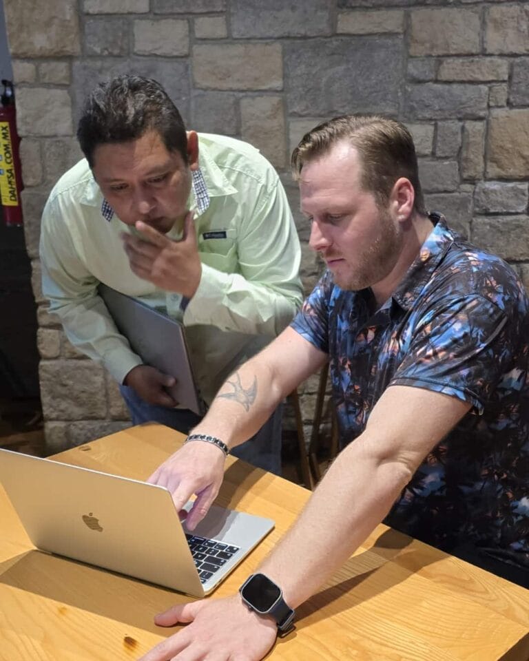 Francisco Pacheco y Kevin Carter ofreciendo servicio seo local para empresas en crecimiento en México y en todo el mundo